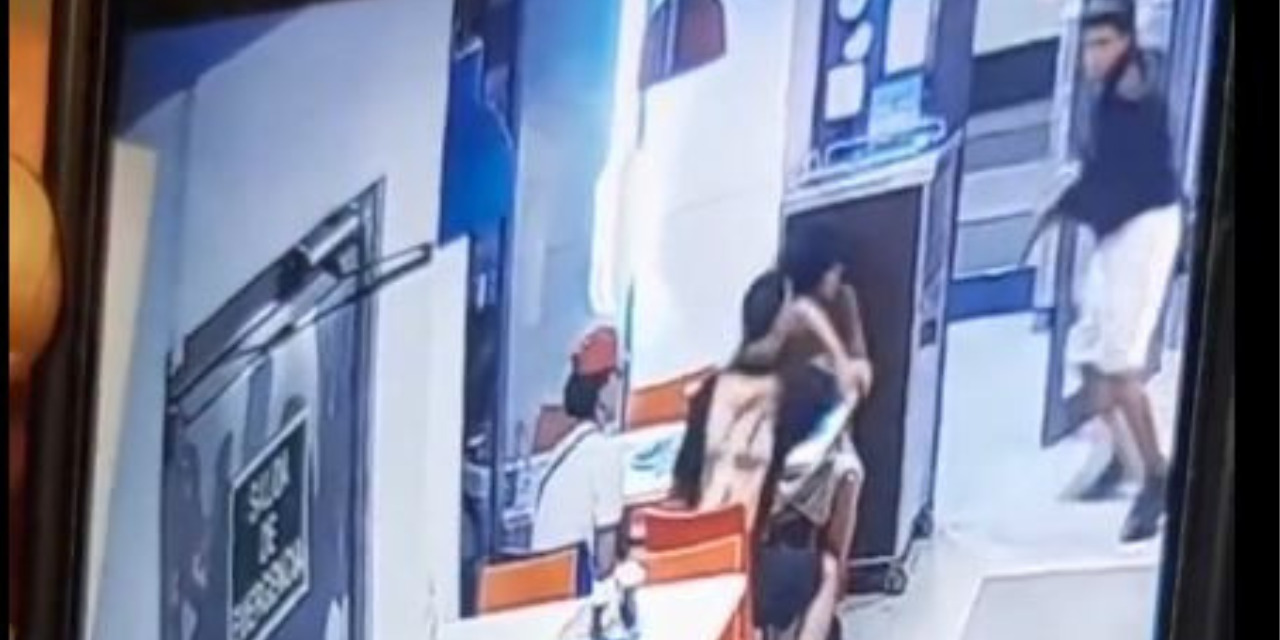 VIDEO: ¡Pánico en Madrid! Hombre armado ataca a comensales en una pizzería | El Imparcial de Oaxaca