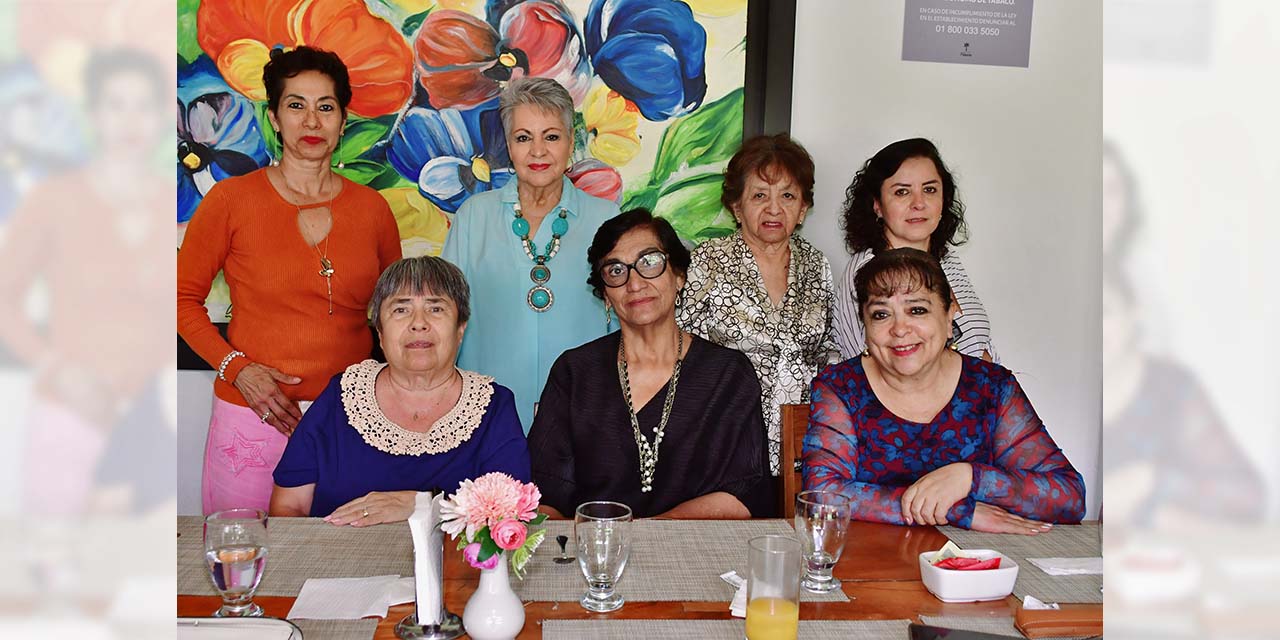 Foto: Rubén Morales // Naty Núñez, Soco Ayuso, Rosita Portillo, Laurita Cobian y Ana Ramos estuvieron en el festejo.
