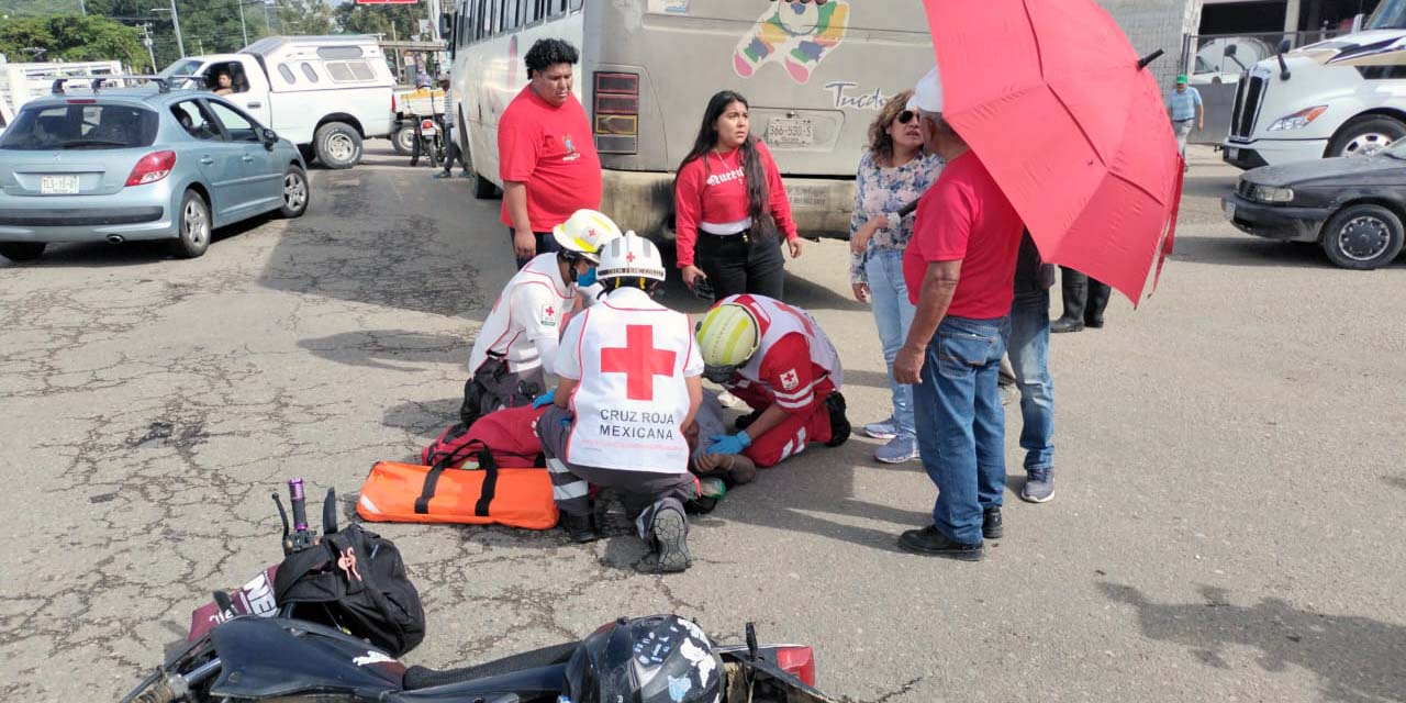 La mujer lesionada tardó varias horas en ser recibida por personal del hospital del IMSS.