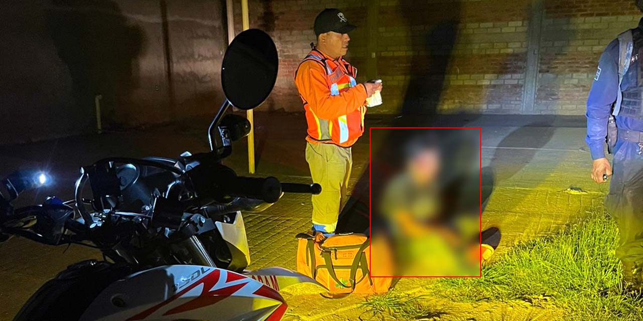 El atropellado, vecino de la colonia Lomas de la Cuesta fue atendido por personal del grupo ORAM y la Regiduría de Salud.