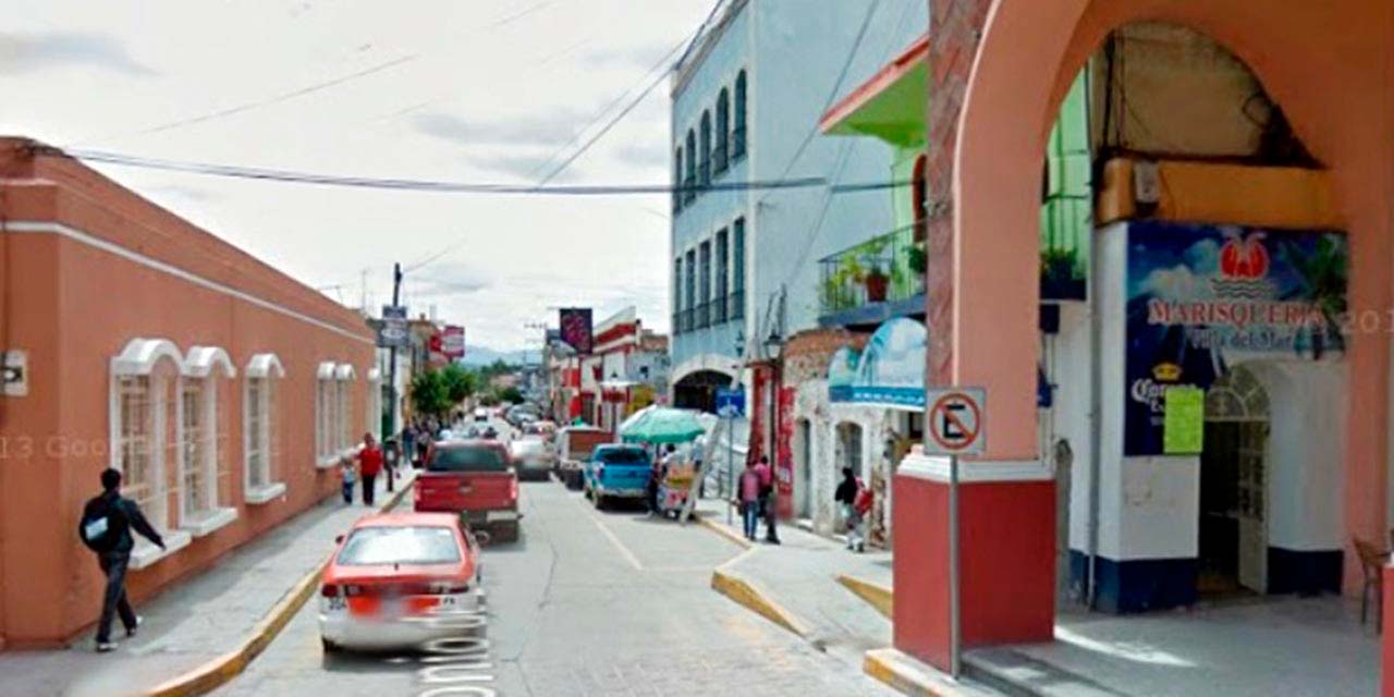 Ciudadano deja estacionado su taxi y se lo robaron