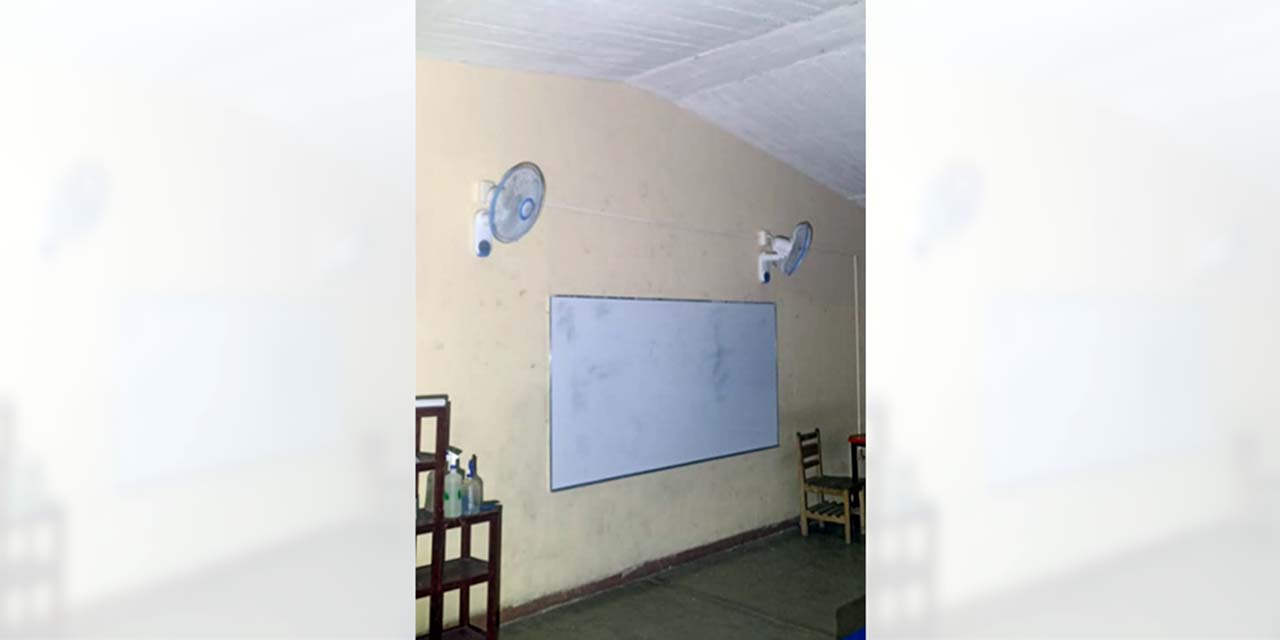 Se robaron dos ventiladores que se guardaban en un salón.