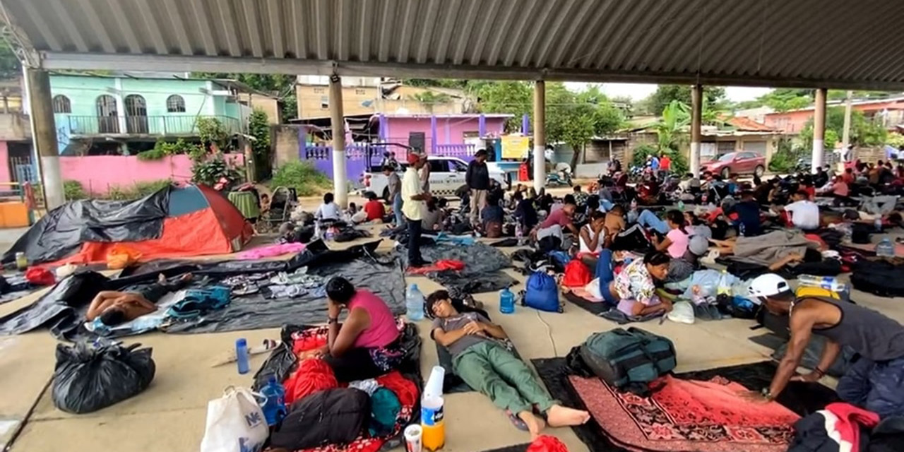 Detiene la Policía Estatal a 63 migrantes y 2 sujetos en la Costa