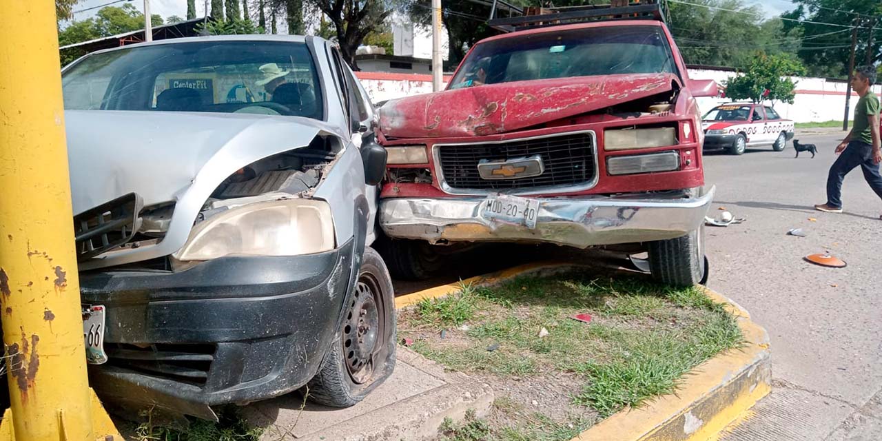 Choca en bulevar  y resulta lesionado
