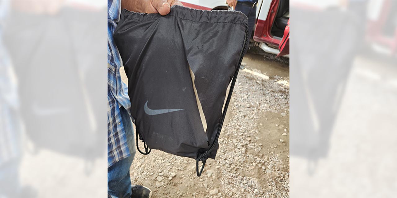 El asalto fue llevado a cabo por una pareja, hombre y mujer, quienes cortaron la bolsa del afectado.