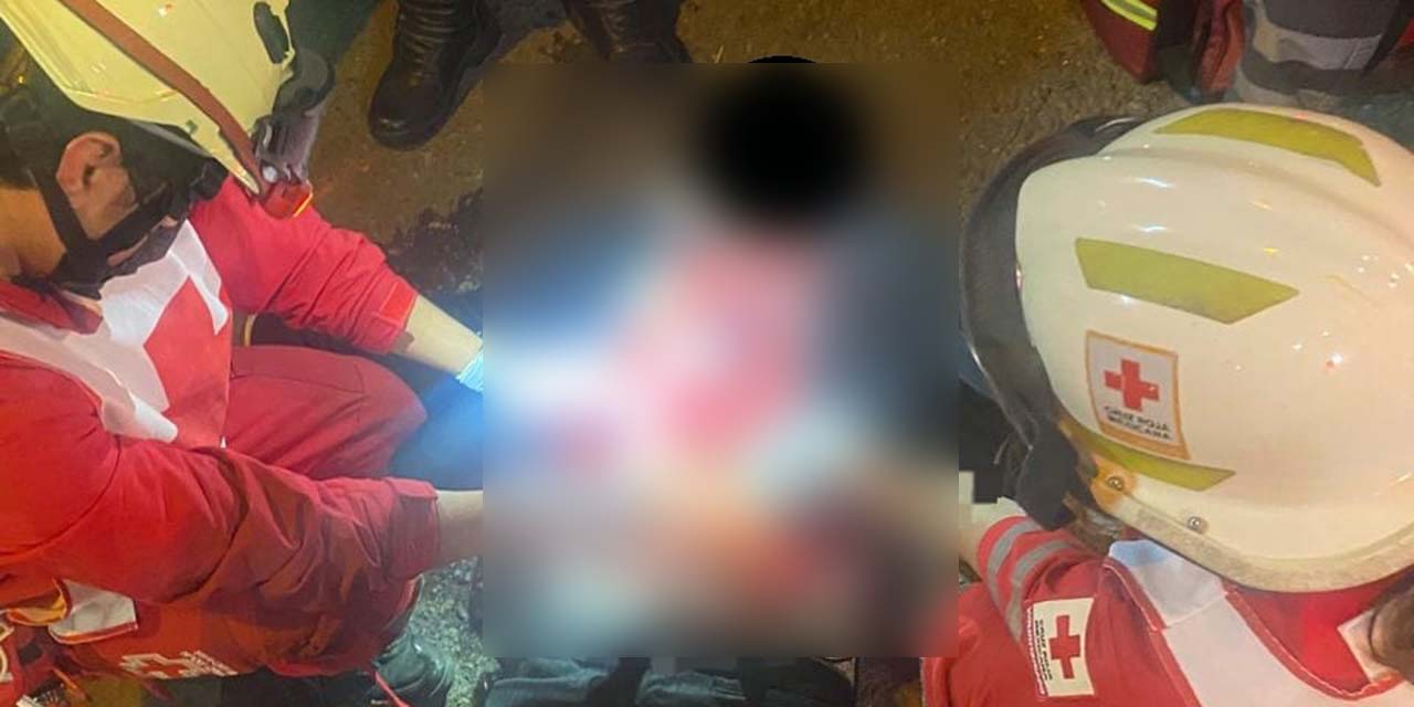 El hombre perdió la vida pese a los esfuerzos de los paramédicos de la Cruz Roja Mexicana.