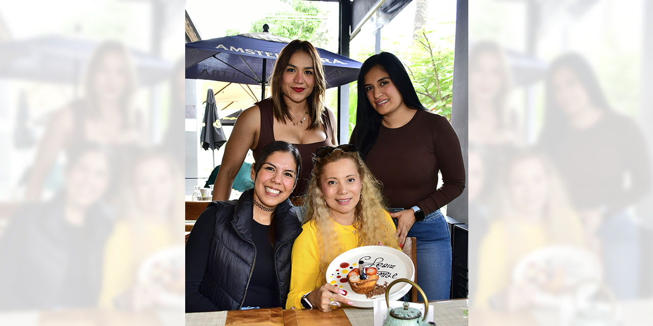 Fotos: Rubén Morales // Itzel Tejeda, Karen Jarquín y Karina Moreno felicitaron a la cumpleañera.