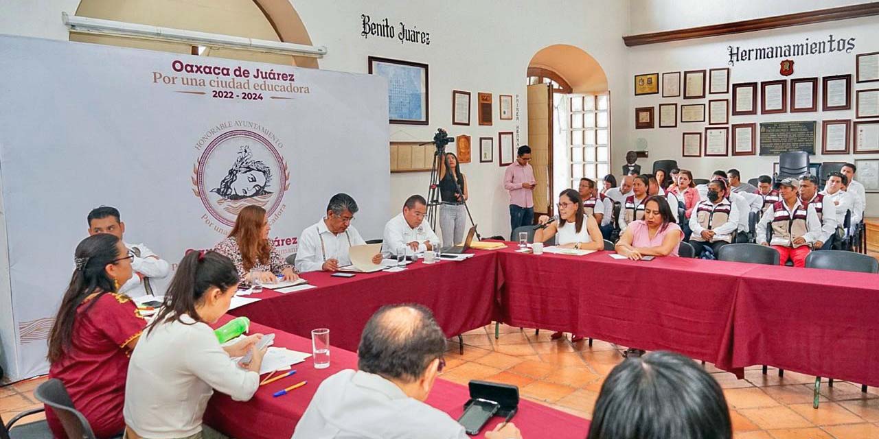 Foto: Municipio de Oaxaca de Juárez // La comparecencia del secretario de Desarrollo Económico de Oaxaca de Juárez, José Manuel Vázquez Córdova.