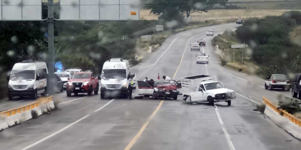 Las personas heridas en esta colisión fueron trasladadas, una al hospital del ISSSTE y otra al Hospital Civil en la ciudad de Oaxaca.