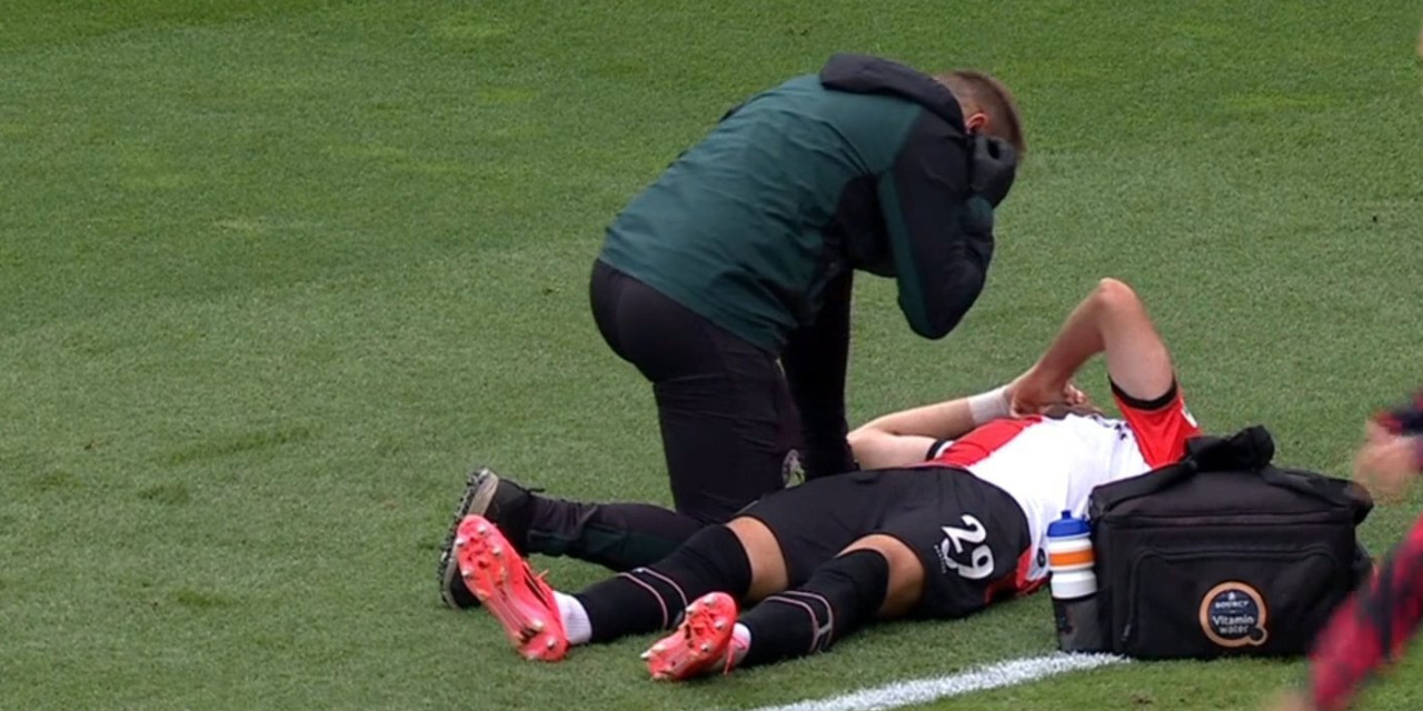 ¿Cuántos meses será baja Santiago Giménez?