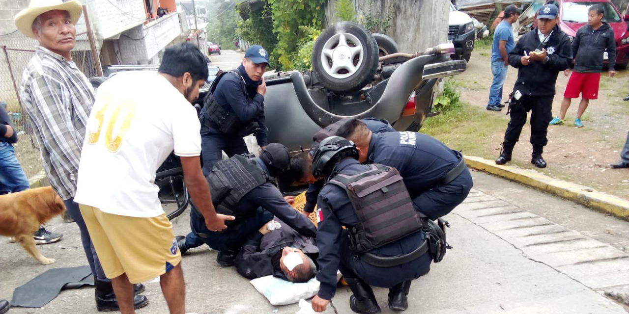 ¡Viven para contarlo! Se accidenta obispo de Huautla junto con presbíteros