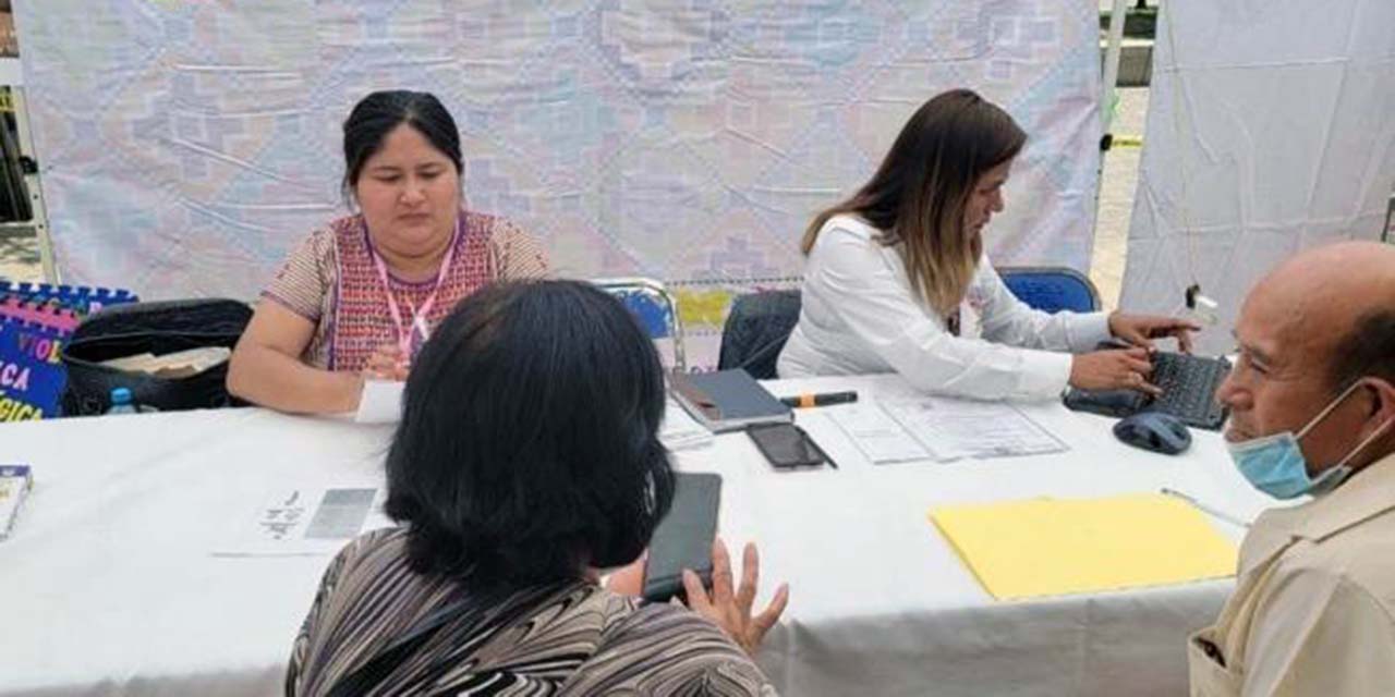 Foto: Archivo El Imparcial // Trabajadores de la Defensoría Pública de Oaxaca, de los peor pagados del país.