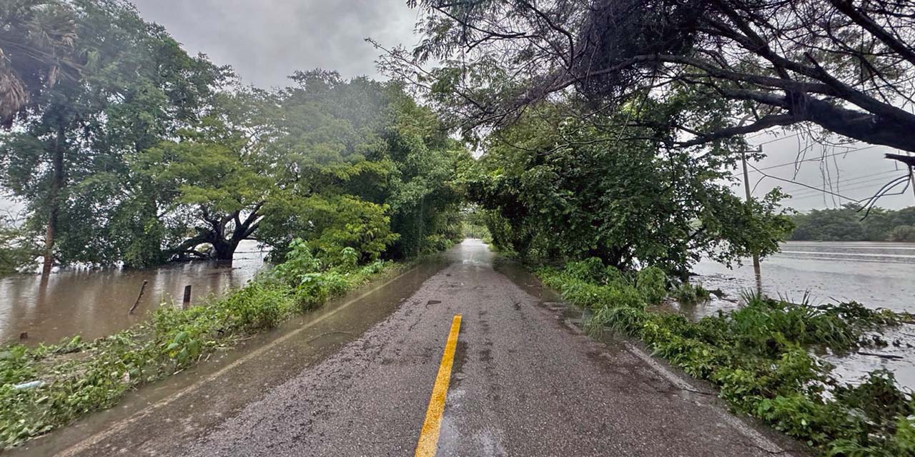 Foto: cortesía // El paso del Huracán John provocó el desbordamiento de ríos y lagunas.