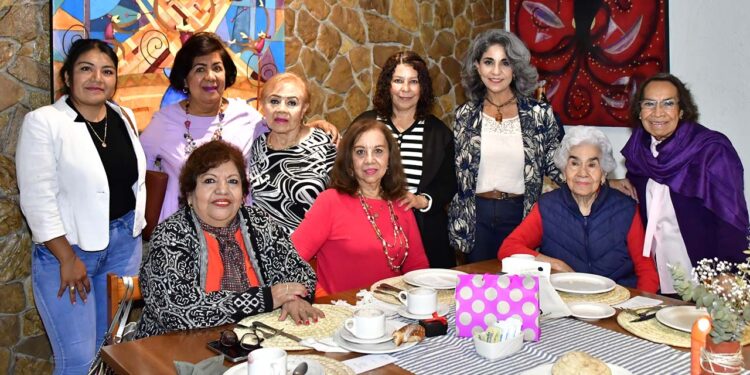 Fotos: Rubén Morales // Buenos deseos fueron los que se escucharon durante la celebración del cumpleaños de Sylvia Torres Quirino.
