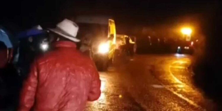 Esta tragedia ocurrió cuando la vagoneta se desplazaba sobre la carretera federal a Cuicatlán.