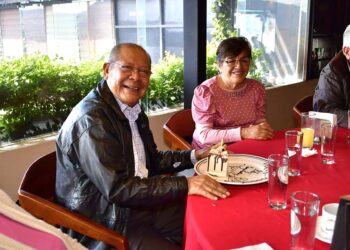 Fotos: Rubén Morales // Pedro Gaytán Ángeles estuvo muy contento festejando su cumpleaños.