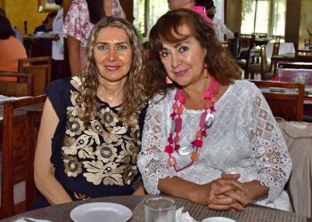 Foto: Rubén Morales // Aurora Bonequi y Tere Serrato posaron para nuestra lente.