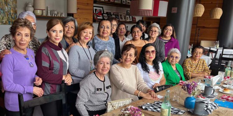 Cristina Aquino, Celia Martínez, Lalis Vásquez, Petus Sánchez, Cristina Wong, Judith Morales, Esbeidi Martínez, Liliana Rivas, Mary Botello, Naty Leyva, Blanca Vásquez, Gela Solís, Verónica Kauffman, Alicia Zárate y Susy Cortés.