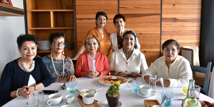 Fotos: Rubén Morales // Estuvo muy acompañada de sus grandes amigas.