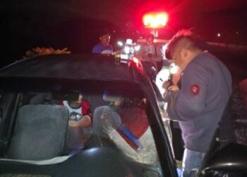 El choque ocurrió sobre la vía federal 190 a la altura del crucero de Teotitlán del Valle.