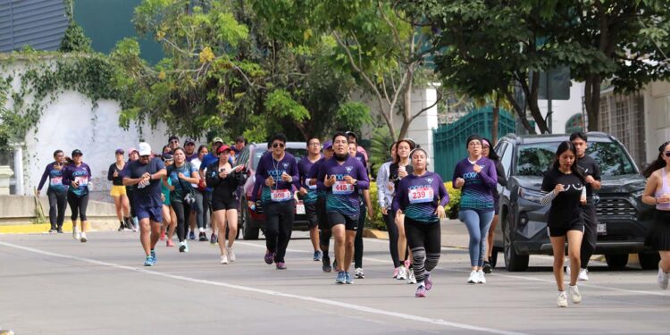 La Secretaría de Salud organizó su carrera atlética.