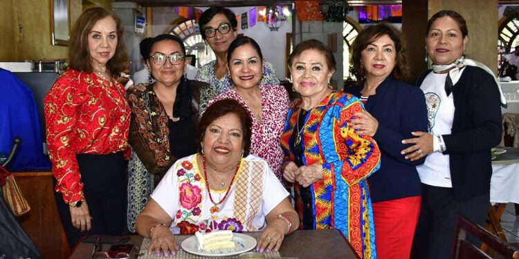 Fotos: Rubén Morales // Magy Gómez compartió con sus amigas la alegría de cumplir un año más de vida.