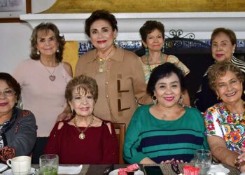 Foto: Rubén Morales // Ana María Orduña, Irene Rodríguez de Díaz, Marien Topete, Tere Herrera, Mary Marichalar, Leonor de Hurtado, Maru Reyes y Malú Escobedo.