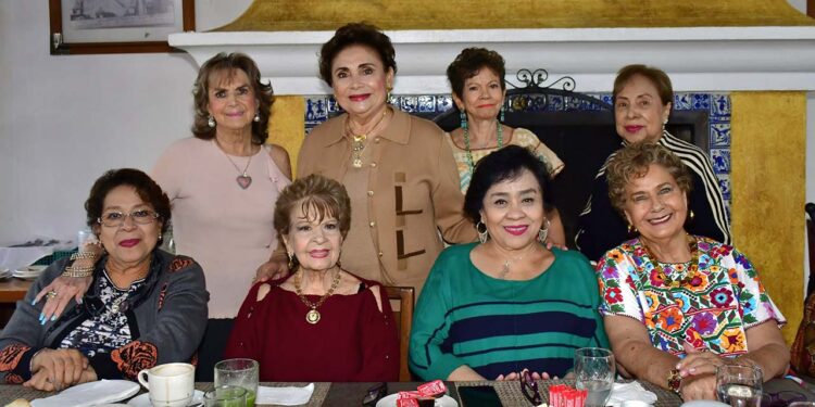Foto: Rubén Morales // Ana María Orduña, Irene Rodríguez de Díaz, Marien Topete, Tere Herrera, Mary Marichalar, Leonor de Hurtado, Maru Reyes y Malú Escobedo.