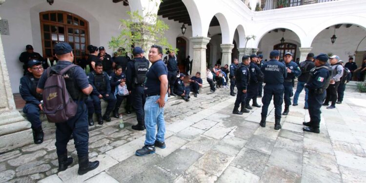Foto: Adrián Gaytán // La protesta de la Policía Municipal.