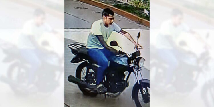 A través de las redes circularon fotos de la moto conducida por un sujeto, presuntamente responsable del robo.