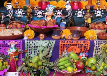 Día de Muertos: ¿Se puede consumir la comida del altar?