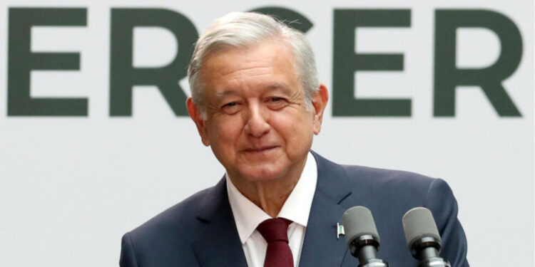 AMLO reporta ingresos por 1.2 mdp en su último año