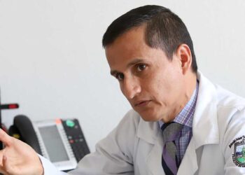 Foto: Luis Alberto Cruz // Arquímedes Jiménez Pavón, director de la Clínica del ISSSTE, busca reducir el tiempo de espera para medicamentos.