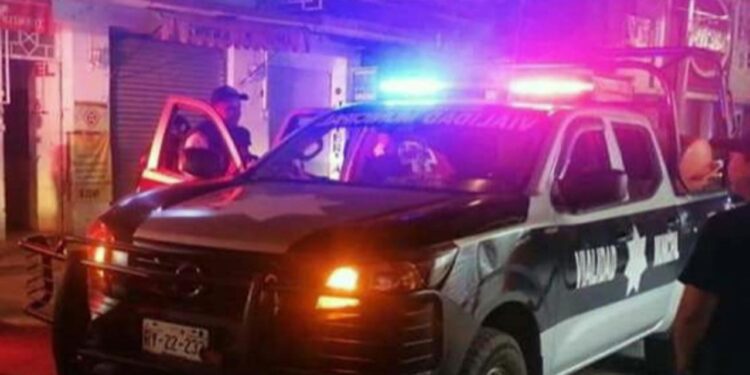 Aseguran a jóvenes en centro de Huajuapan.