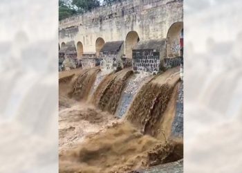 Foto: cortesía // Con la crecida del río San Felipe ante las intensas lluvias de este martes, reaparecen las “cascadas de Xochimilco”.