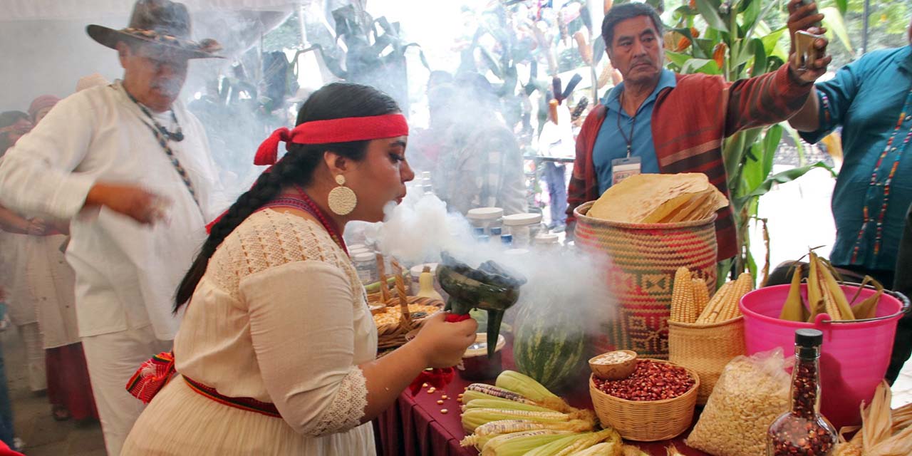 Foto: Adrián Gaytán // Conmemoran productores de Oaxaca el Día Nacional del Maíz.