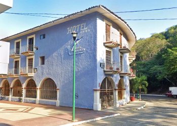 Foto: Google // El Hotel “Marlin” ubicado en Bahías de Huatulco sigue sin ser utilizado después de varios años.