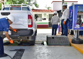 Foto: Luis Alberto Cruz // Cuestionan la efectividad de la verificación vehicular para mejorar el ambiente.