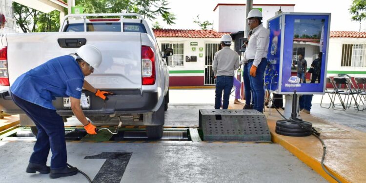 Foto: Luis Alberto Cruz // Cuestionan la efectividad de la verificación vehicular para mejorar el ambiente.