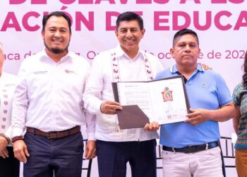 Foto: Gobierno de Oaxaca // Les cumplen los deseos a la Sección 22.