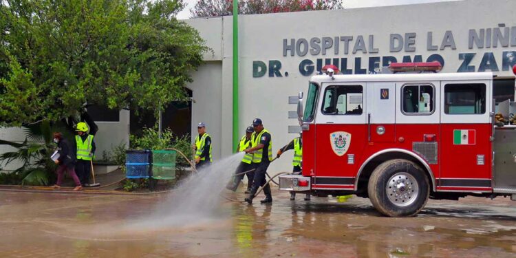 Foto: Luis Alberto Cruz // Desde el pasado 20 de junio, las instalaciones del Hospital de la Niñez Oaxaqueña permanecen cerradas, luego de las inundaciones que dañaron equipo médico.