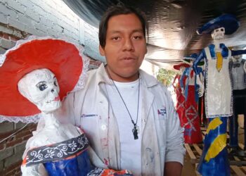 Fotos: Andrés Carrera Pineda // Desde hace más de 10 años, La Casa de la Catrina, del maestro Brandon Antonio Bazán Ramírez, se dedica a la elaboración artesanal de catrinas y catrines con motivo de la festividad por el Día de Muertos.