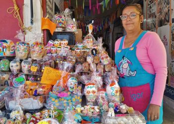 Fotos: Adrián Gaytán // "Ha estado un poquito tranquilo, pero creo que en este fin de semana ya nos componemos": Diana Mabel Calvo Rendón, comerciante.