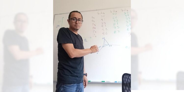 Doctor en Matemáticas, Juan Luis Palacios Soto, profesor e investigador de la Universidad del Mar, Campus Huatulco.