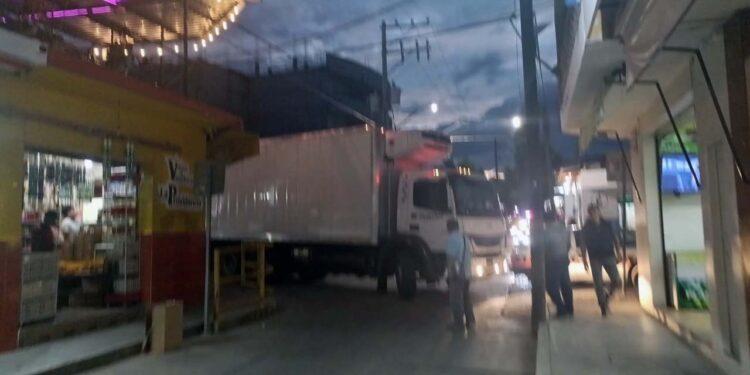 Daños deja Torton en centro de Huajuapan.