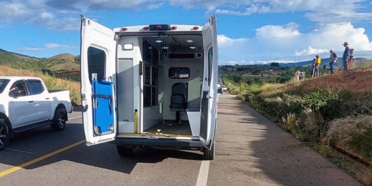 Derrapó en la Carretera Federal 175, a la altura del crucero de San Pedro Apóstol.