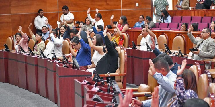 Foto: cortesía // El Congreso de Oaxaca avala la Ley en materia de salarios.