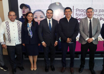 Foto: cortesía // El gobernador Salomón Jara, acompañado del fiscal, Bernardo Rodríguez Alamilla y colaboradores, se reunió con el secretario de Seguridad del Gobierno federal, Omar García Harfuch.