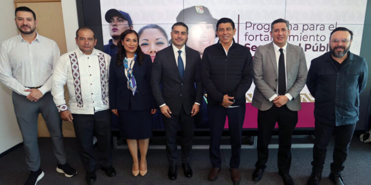 Foto: cortesía // El gobernador Salomón Jara, acompañado del fiscal, Bernardo Rodríguez Alamilla y colaboradores, se reunió con el secretario de Seguridad del Gobierno federal, Omar García Harfuch.