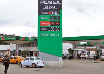 Foto: Adrián Gaytán // El litro de la gasolina ‘verde’ rebasa los 25 pesos en Oaxaca.